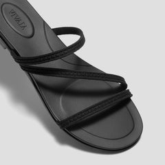 Round-Toe Flip-Flops (Carla)