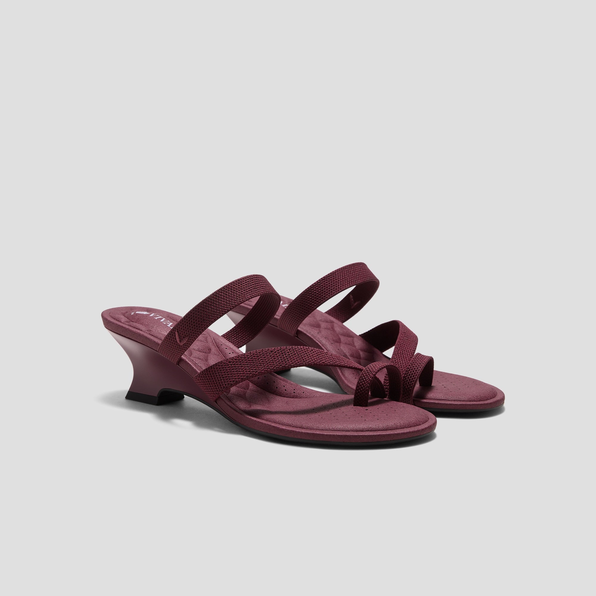 Round-Toe Toe Ring Sandals (Eden)