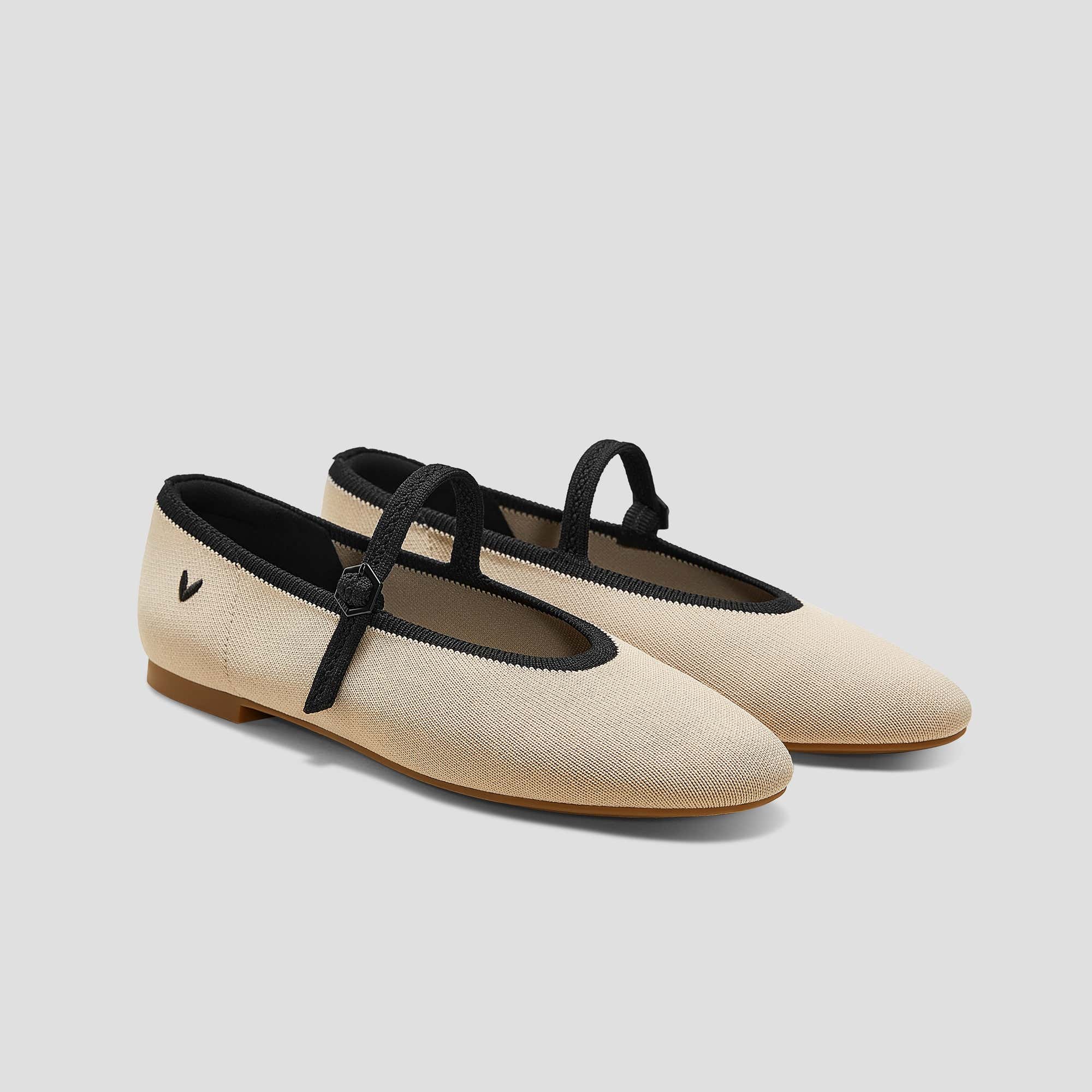 Almond-toe Mary Janes AdaptAll™ (Nelly)