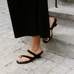 Round-Toe Toe Ring Sandals (Eden)