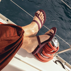 Round-Toe Toe Ring Sandals (Eden)