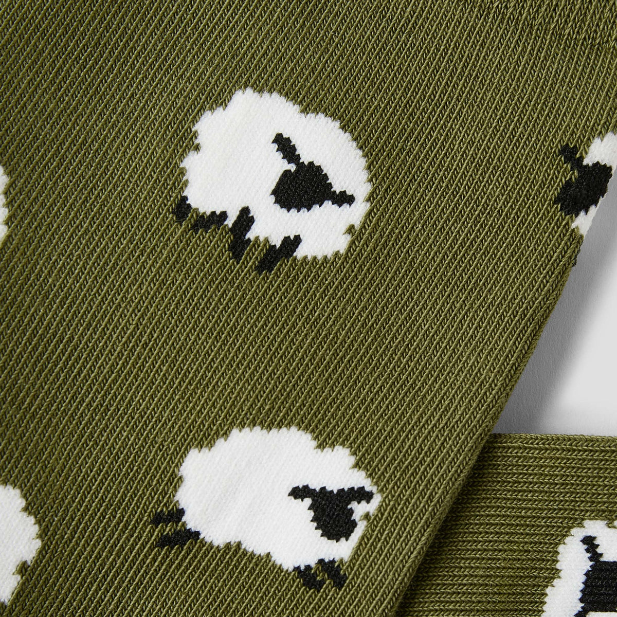 1 Pair Animal Jacquard Crew Socks (Aubrey)